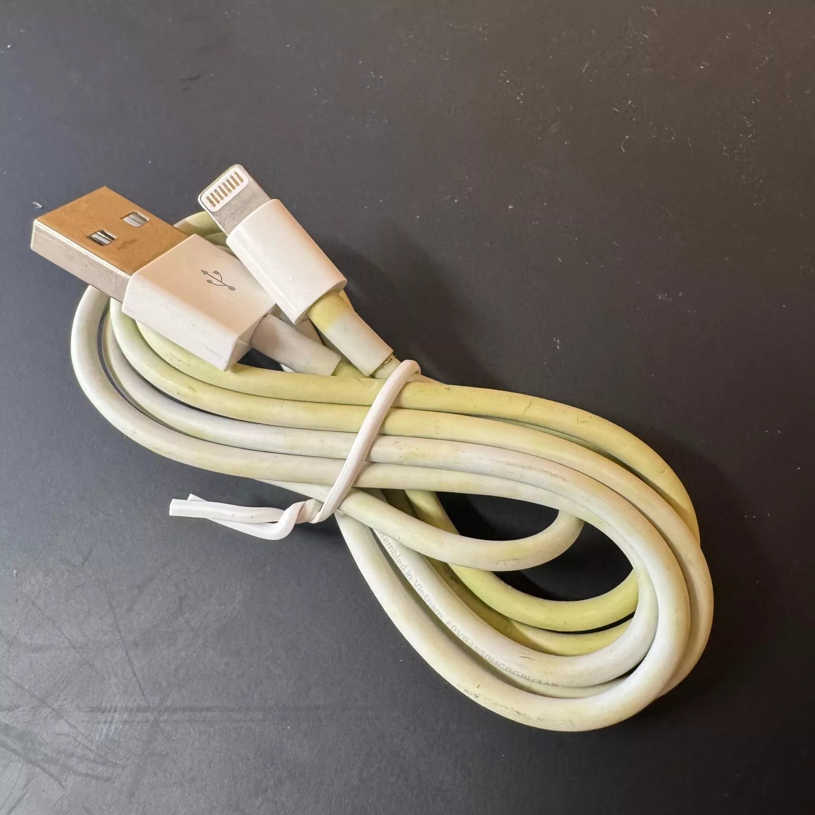 Apple iPhone Official Genuine USB A to Lightning Cable 1M - Grade C